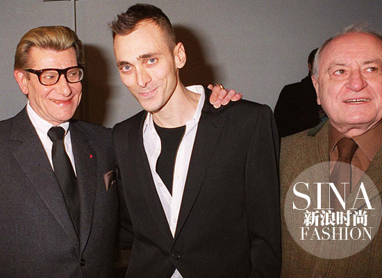 Yves-Saint-Laurent、Hedi-Slimane、Pierre-Bergé在Dior后臺(tái)的合影