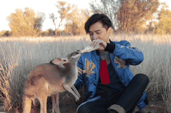 乖哦，慢慢吃~