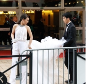 井柏然，馬思純徘徊在戛納紅毯門(mén)口