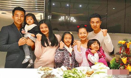 大S孕后久違現(xiàn)身，與小S一家齊聚