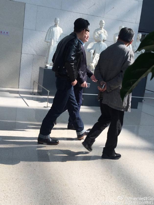 曝胡歌和父親在國(guó)家博物館