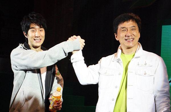 成龍20億財(cái)產(chǎn)全歸房祖名 成龍20億財(cái)產(chǎn)全歸房祖名