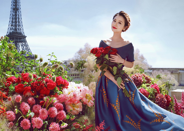 林心如升級(jí)當(dāng)媽媽擠奶很開心