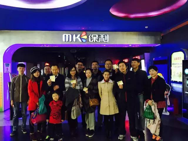 來(lái)張“全家?！保她R了，我們準(zhǔn)備進(jìn)場(chǎng)嘍