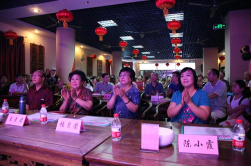 我省著名豫劇表演藝術(shù)家素君（左2）、常香玉弟子、國家一級演員張月榮（右2）