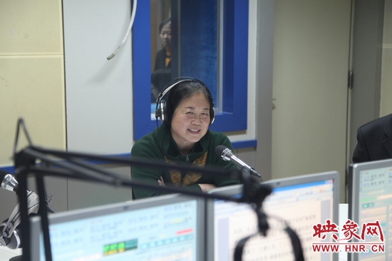 河南省工商局黨組書記、局長周春艷做客信息廣播