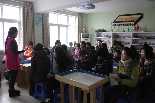 《成長心連心》專家課堂，女主播娜娜姐姐現(xiàn)場主持