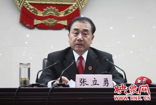 省高院院長張立勇說，全省法院一定要堅定為農(nóng)民工討薪的立場不動搖