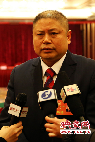 全國政協(xié)委員，河南弘昌集團、信陽毛尖集團董事長陳世強