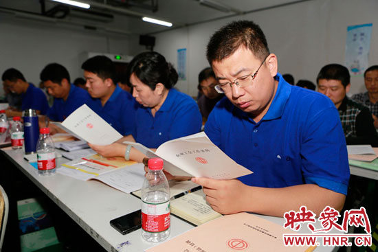 5月15日上午，全國(guó)總工會(huì)送教到基層-富士康工會(huì)干部（河南站）培訓(xùn)班在富士康鄭州科技園開(kāi)班。