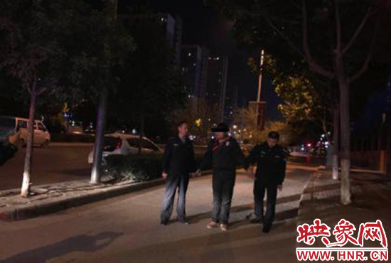 指認(rèn)犯罪現(xiàn)場。