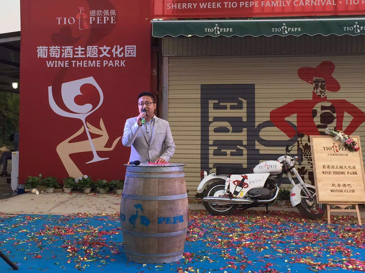 我們的巖歐巴出場嘍！真的是迷倒臺下一片！