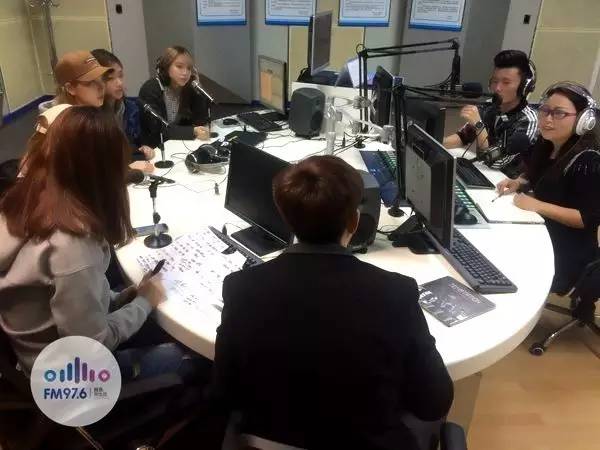 正式直播的時候，美少女們都非常認真哦！