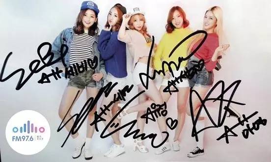 哎呦不錯哦！路飛收到美女們的簽名照，到底中意哪一位呢？