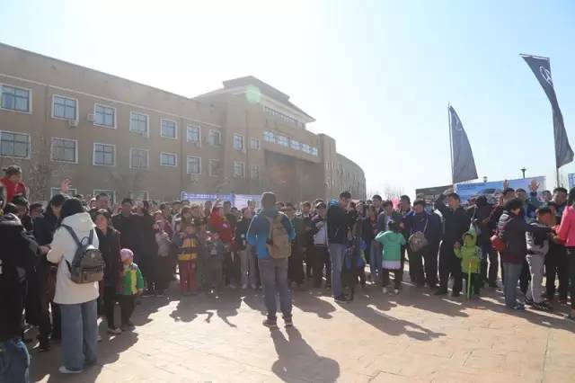 主持人胖達(dá)帶領(lǐng)魚油們進(jìn)行抽獎(jiǎng)環(huán)節(jié)，禮物大大滴呦！