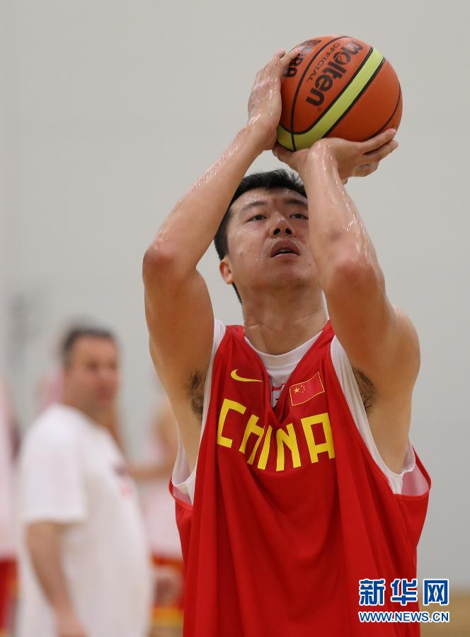 中國男籃進行首次適應(yīng)性訓(xùn)練