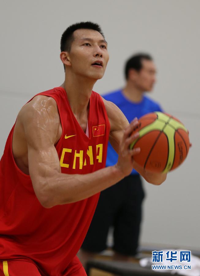 中國男籃進行首次適應(yīng)性訓(xùn)練