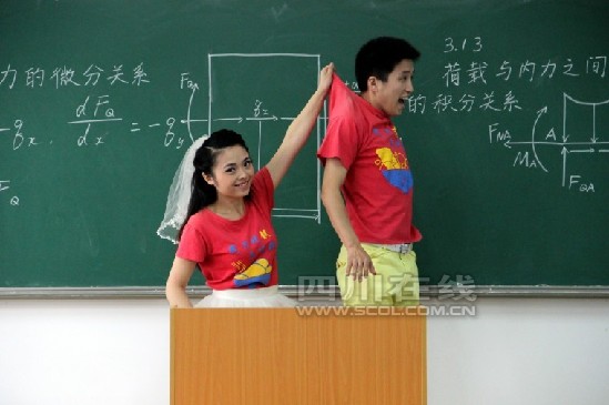 情侶回母校拍婚紗 學(xué)弟學(xué)妹:我們又相信愛(ài)情了 情侶回母校拍婚紗 學(xué)弟學(xué)妹:我們又相信愛(ài)情了