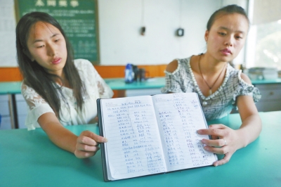 劉龔帶的2012屆畢業(yè)生一天就募捐了5000多元，并一一登記