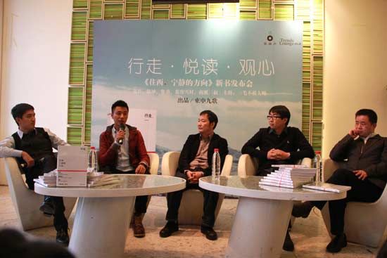 活動現(xiàn)場（左起）一毛不拔大師、陳坤、費勇、南派三叔、慕容雪村