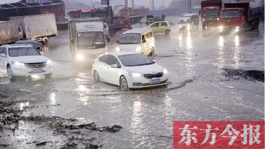 鄭州南四環(huán)柴郭轉(zhuǎn)盤南500米處的“泥坑”，