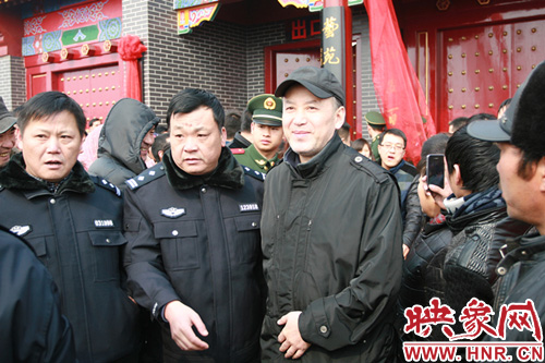 郭達(dá)現(xiàn)身馬街書會現(xiàn)場。