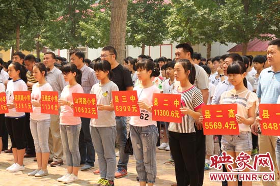 經(jīng)過一周的廣泛宣傳動員，全縣教育系統(tǒng)共捐款174113元。