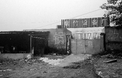 因?yàn)樯馐挆l，內(nèi)黃縣一家腐竹設(shè)備廠已關(guān)門(mén)歇業(yè)(隱蔽拍攝)