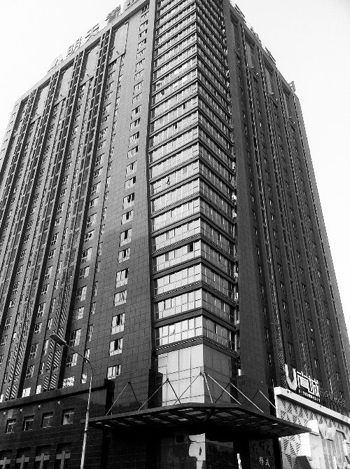 記者按照公開地址在鄭州一處寫字樓尋找一家軟件公司，一無所獲。