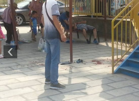 游客被激素風(fēng)車甩出受傷。