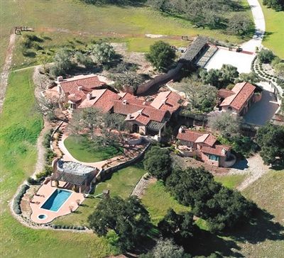 據(jù)稱(chēng)這就是鄧文迪與布萊爾私會(huì)的“默多克牧場(chǎng)”。