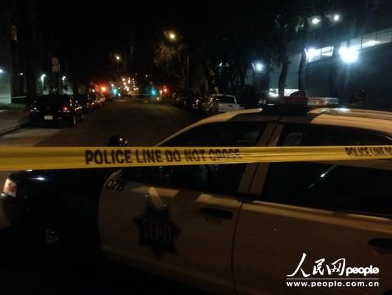 縱火案件發(fā)生在1月1日晚9時(shí)25分，舊金山當(dāng)?shù)鼐胶拖绬T幾分鐘內(nèi)趕到事故現(xiàn)場，并迅速撲滅了火情。記者1日晚趕到現(xiàn)場時(shí)，領(lǐng)館正門所在區(qū)域已經(jīng)被警察封鎖。