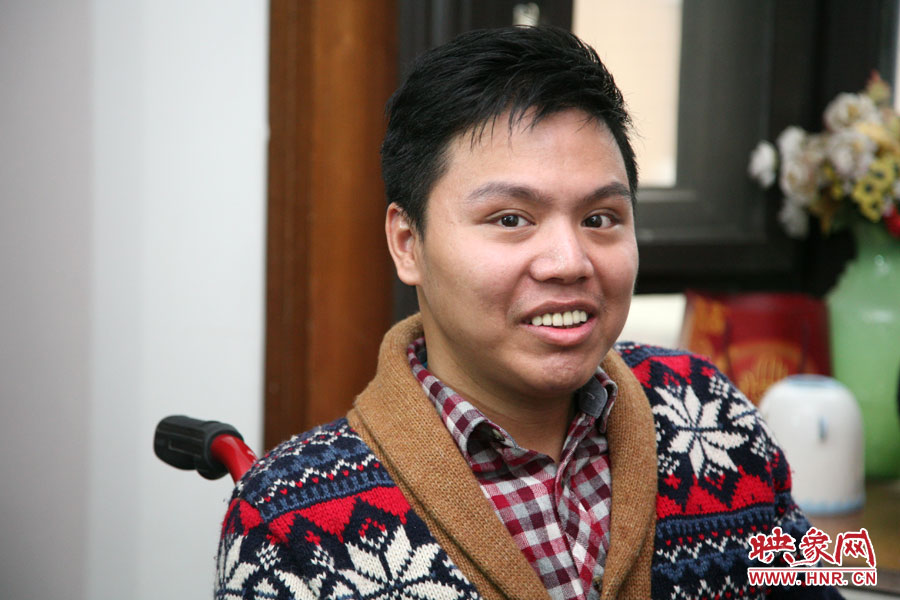 練完歌后，海龍害羞的朝著記者笑了下，說自己發(fā)揮的不好。