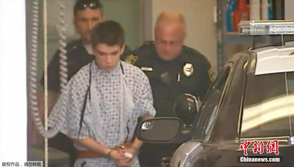 美國16歲中學生刀刺約20名學生 FBI介入調查