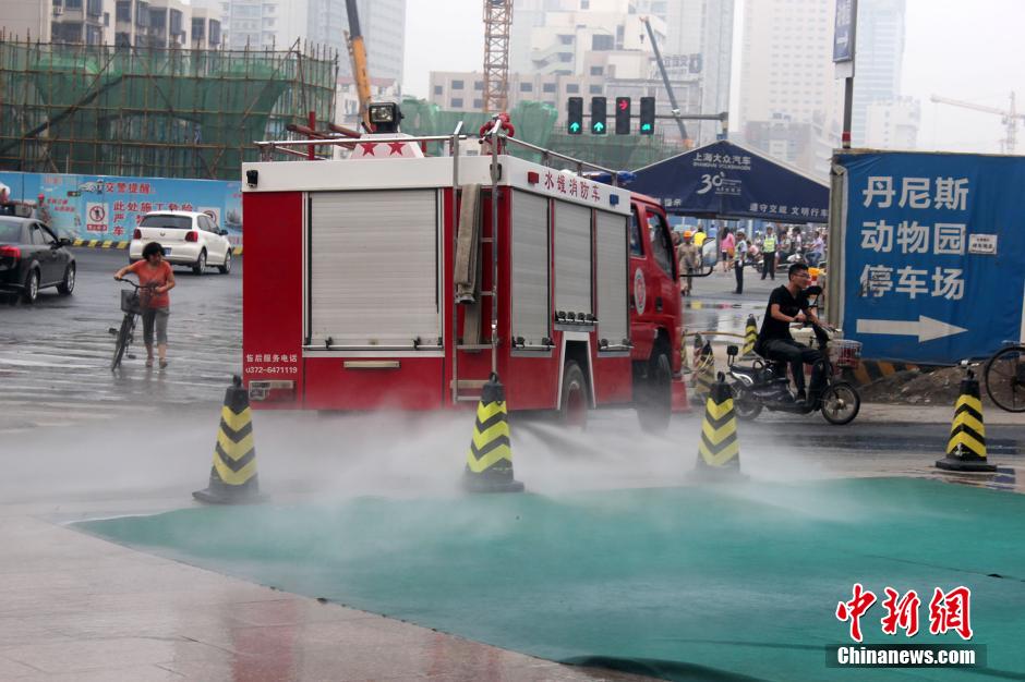 鄭州治霾上演“十八般武藝” 鄭州治霾上演“十八般武藝”