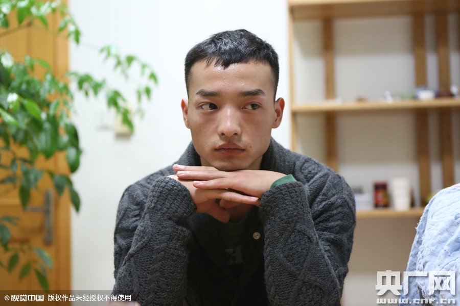 網(wǎng)絡(luò)紅人葉良辰現(xiàn)身浙江臺(tái)州，接受記者的專訪。