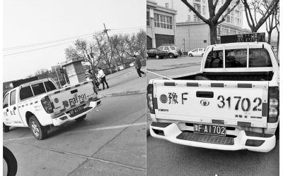 鶴壁市兩輛城管執(zhí)法車被拍到車身噴的號碼與牌照不符。