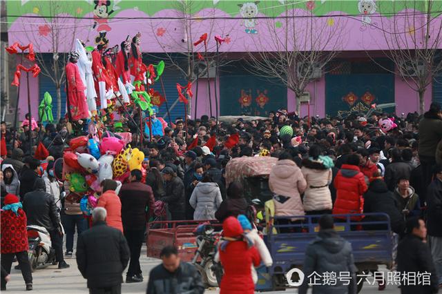 洛陽過年村里耍高抬 小演員嚇哭好幾次