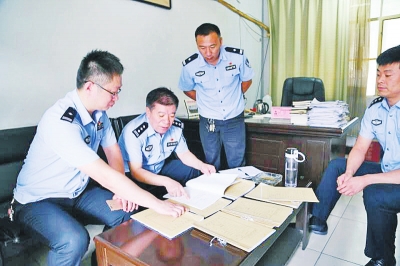 男子身負(fù)命案躲藏15年 靠拾廢品、打零工生活