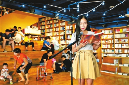 鄭州圖書館每天2萬(wàn)人來(lái)讀書 從早到晚座無(wú)虛席