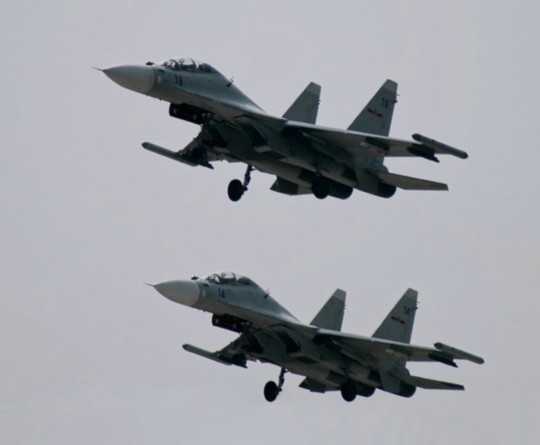 資料圖：解放軍蘇-30戰(zhàn)機編隊飛行。