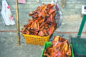 警方現(xiàn)場查獲的Y臘肉。