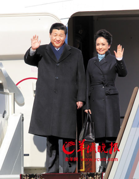 國家主席習(xí)近平首次出訪俄羅斯，夫人彭麗媛陪同。