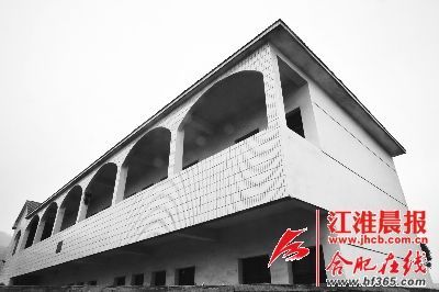 事發(fā)小學(xué)。晨報(bào)記者 高博 攝