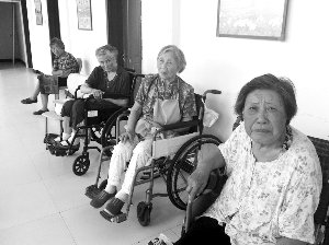 13個老人中，年齡最大的已經(jīng)99歲