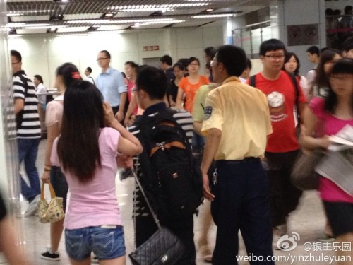 7月22日早上，上海地鐵6號線浦電路站，一男一女發(fā)生激烈口角，女子“指證”男子系“色狼”。