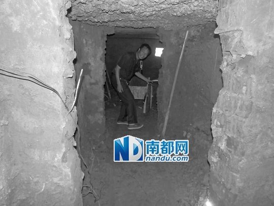 昨日，工人在地宮內(nèi)。CFP圖片