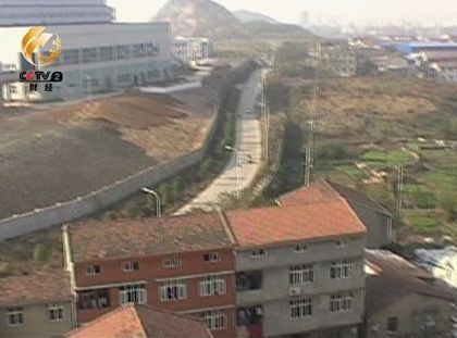 本應沒有居民樓的區(qū)域，布滿密密麻麻的樓房