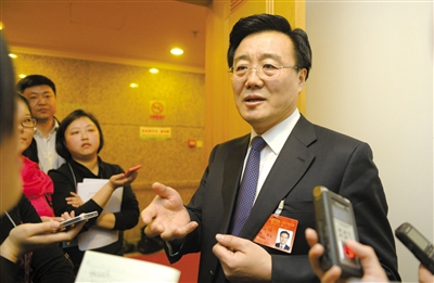 昨日，在十四屆人大二次會議順義代表團(tuán)全團(tuán)審議后，北京市人大代表、北京市常務(wù)副市長李士祥接受記者提問。新京報記者 浦峰 攝