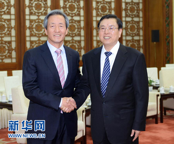 2月20日,全國人大常委會委員長張德江在北京人民大會堂會見以韓中議員外交協(xié)議會會長鄭夢準(zhǔn)為團(tuán)長的韓國